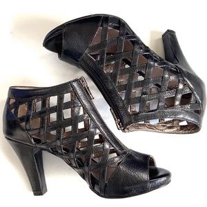 EUC Sofft leather heels